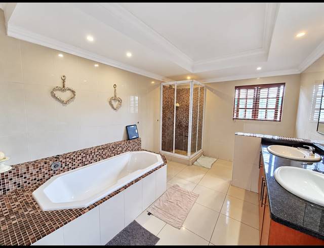 3 BEDROOM HOUSE FOR SALE IN VANDERBIJLPARK SE 8